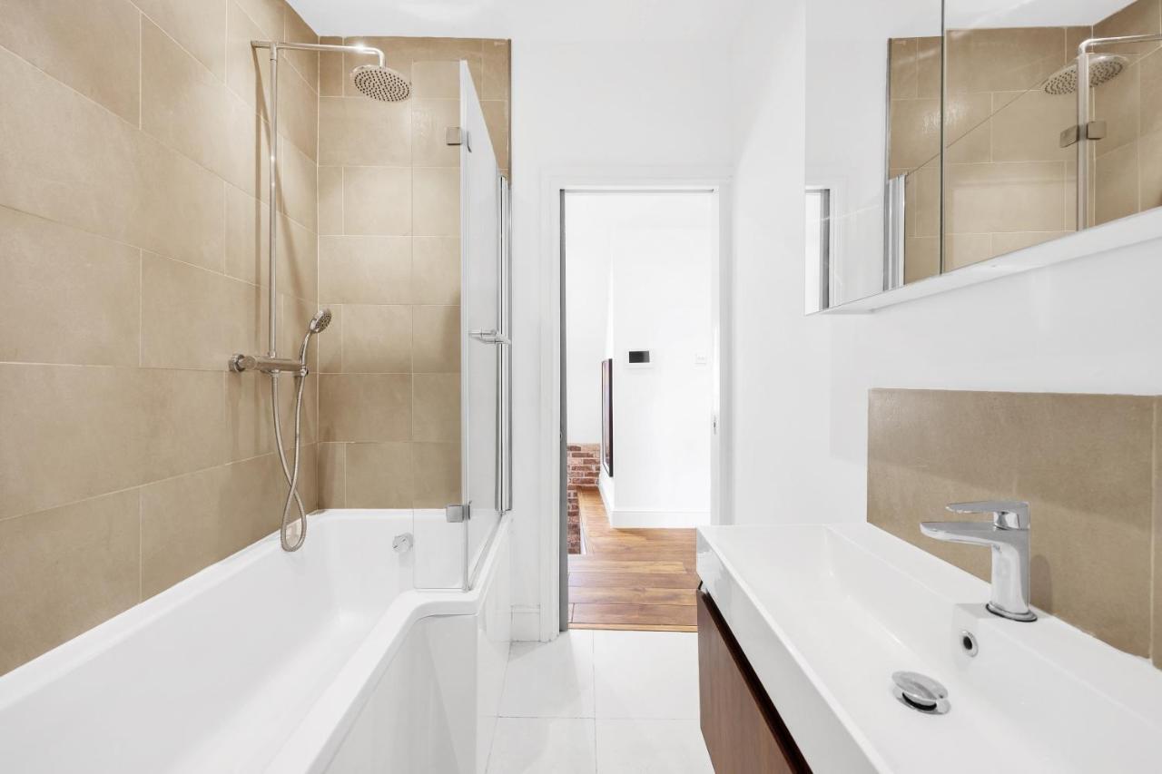 Appartamento Loft Aartment Short Term & Flexible Renting Hackney With Free Wifi & Balcony *