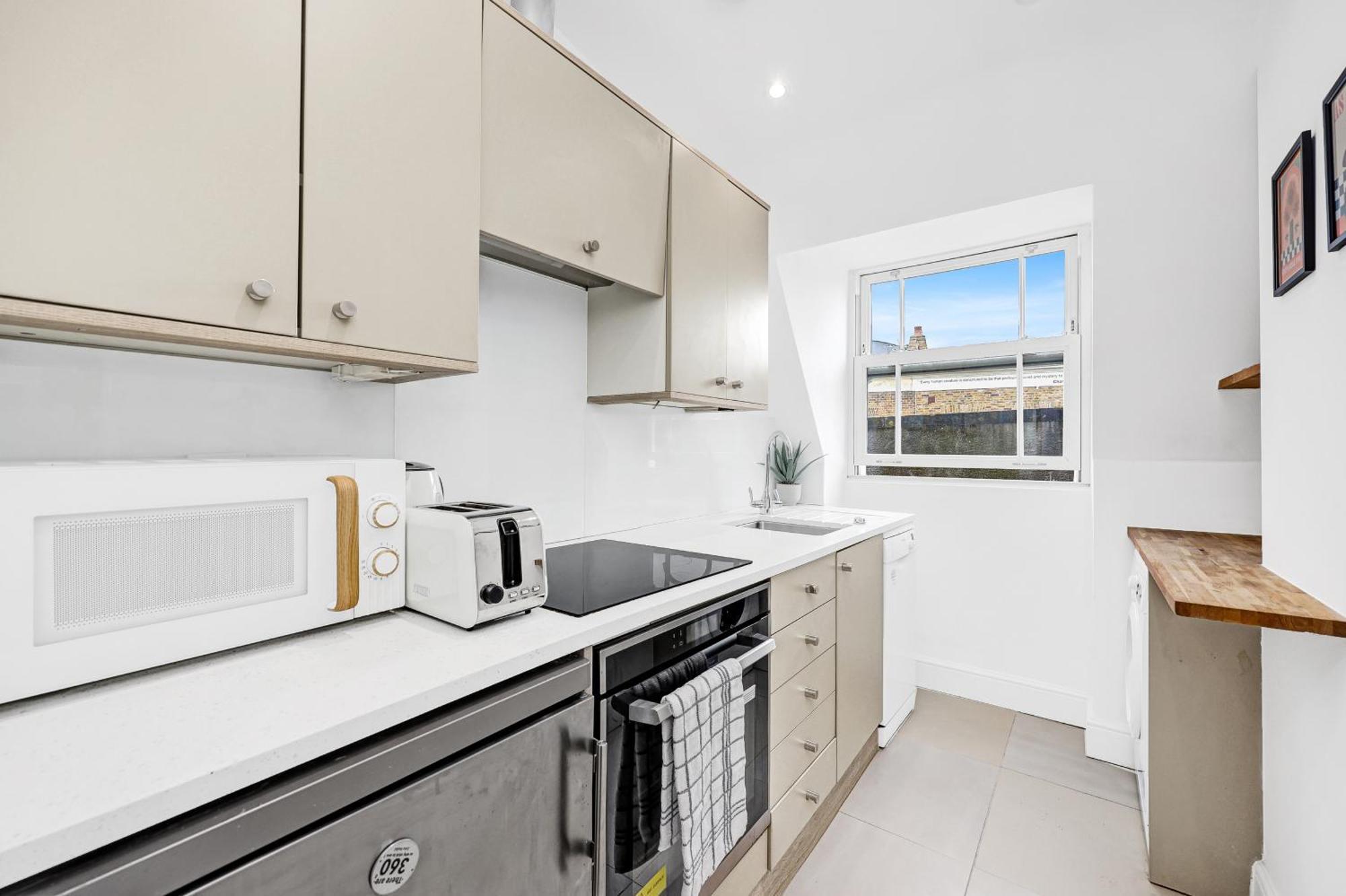 Loft Aartment Short Term & Flexible Renting Hackney With Free Wifi & Balcony *
