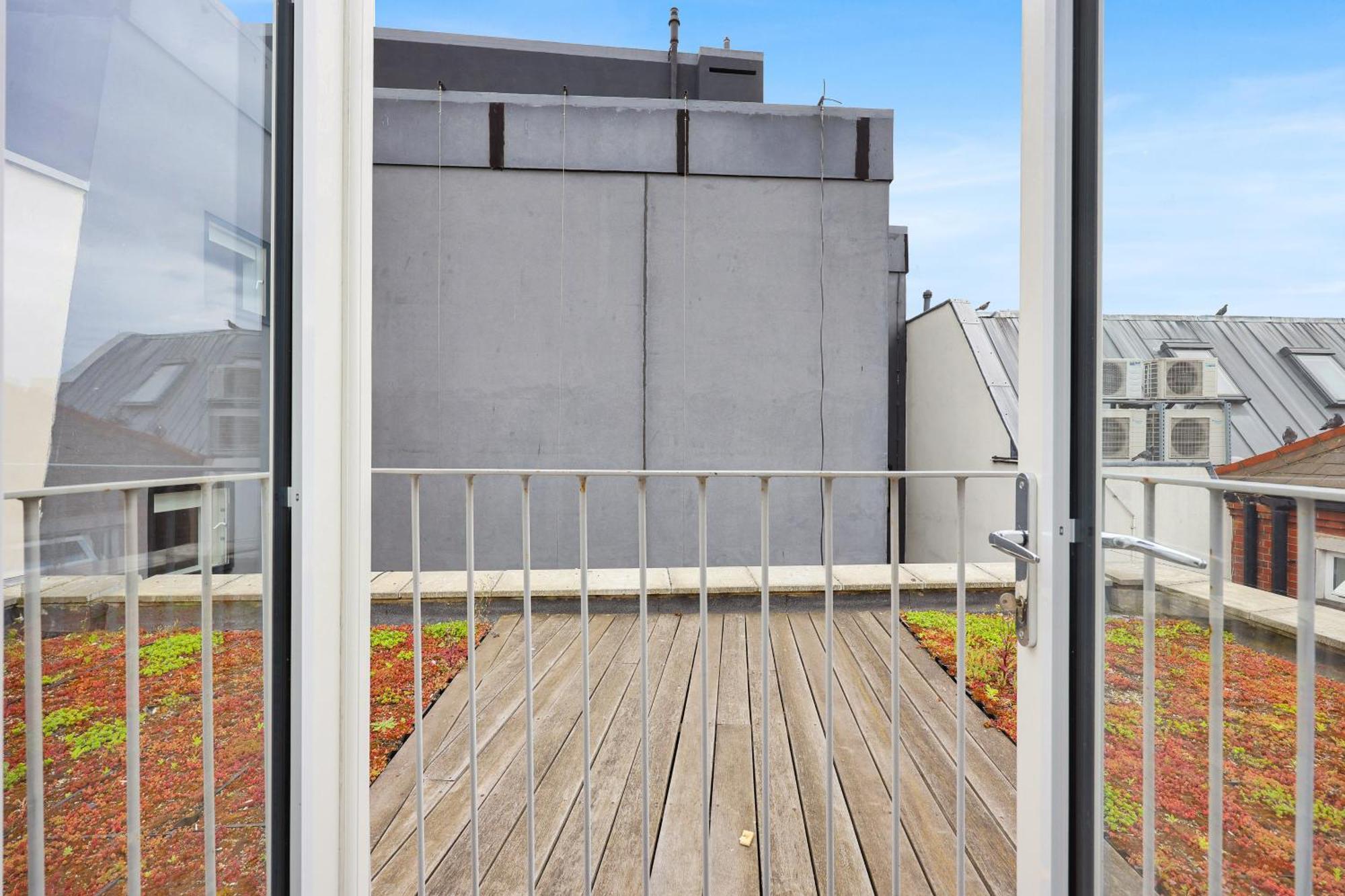 Loft Aartment Short Term & Flexible Renting Hackney With Free Wifi & Balcony *